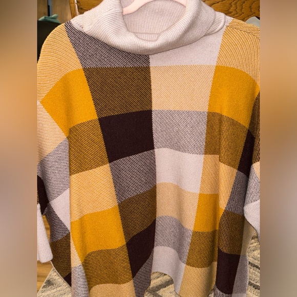 🛍️FOUR 4 THIRTY🛍️ Chicwish Lie In Check Fields Turtleneck Cape Sweater Mustard - Picture 4 of 9